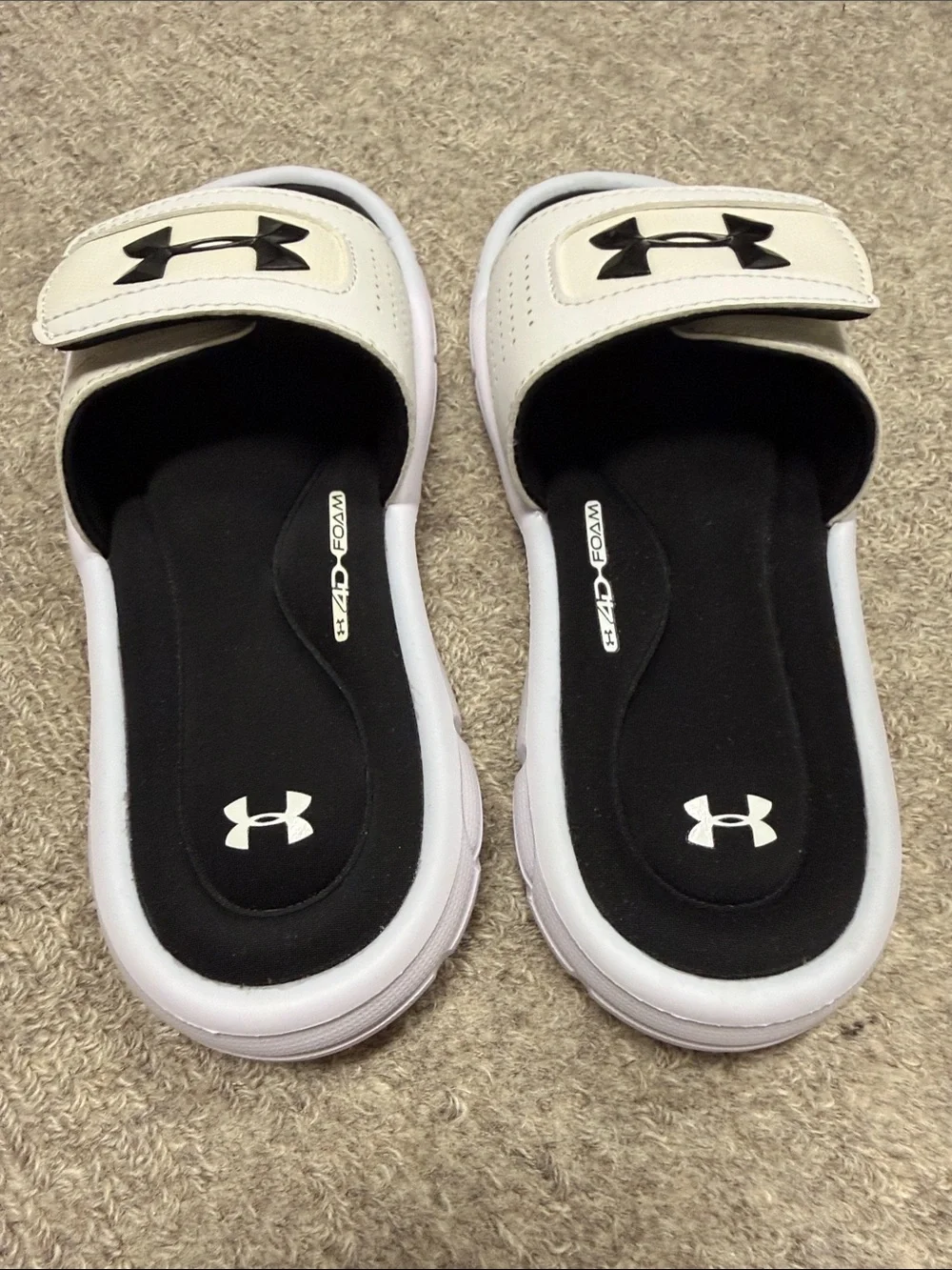 NWOT Under Armour Kids White Slides with Black Logo SZ: 2